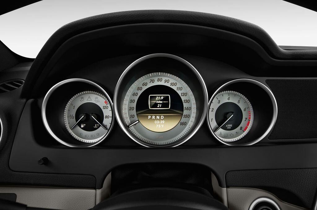 Mercedes C-Class (Baujahr 2011) - 2 Türen Tacho und Fahrerinstrumente