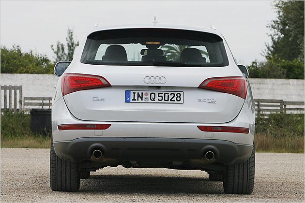 Standesgemäßer Abschluss: Zwei dicke Endrohre ragen unterm Heckstoßfänger hervor