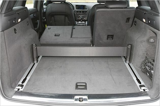 Wer die asymetrisch teilbare Lehne komplett umklappt, kann maximal 1.540 Liter in den Q5 hieven