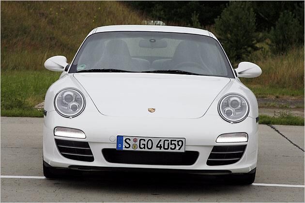 ... wie die beiden seitlichen Lufteinlässe in der Front