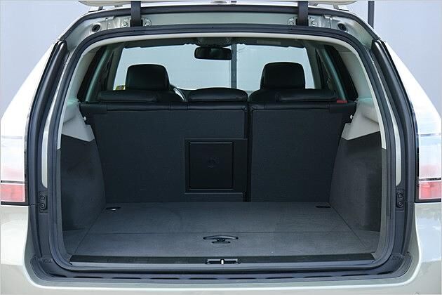 Wirklich riesig ist das Gepäckabteil nicht. Gerade 419 Liter passen bei aufrechter Rücklehne hinein