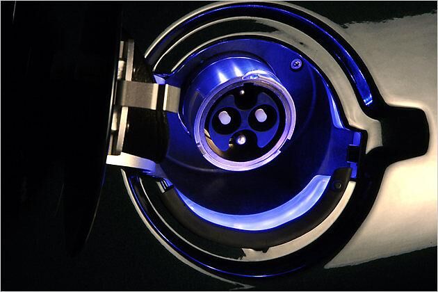 Bereit, geladen zu werden: Leuchtdioden umranden den Strom-Tankstutzen