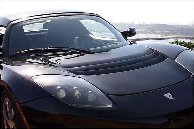 Die Karosserieteile der Fronthaube sind auf einem Leiterrahmen montiert