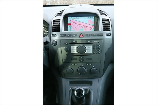 Etwas wuchtig ist die Mittelkonsole ausgefallen