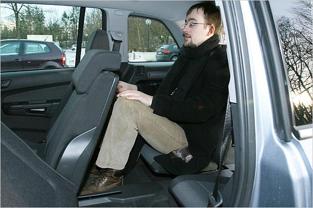 Auch auf der ausklappbaren dritten Sitzreihe lässt es sich durchaus aushalten