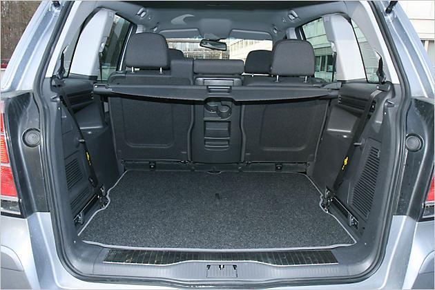 Der Kofferraum fasst im Normalzustand 645 Liter Gepäck