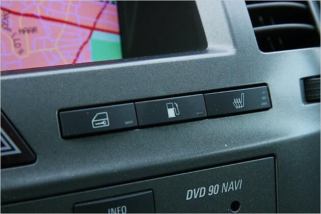 Einziges Merkmal der CNG-Version ist die Taste zum Umschalten des Tanks