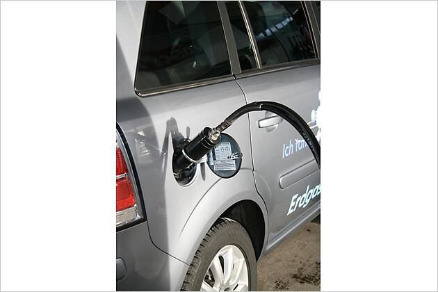 Der Tankvorgang läuft nach Knopfdruck automatisch ab