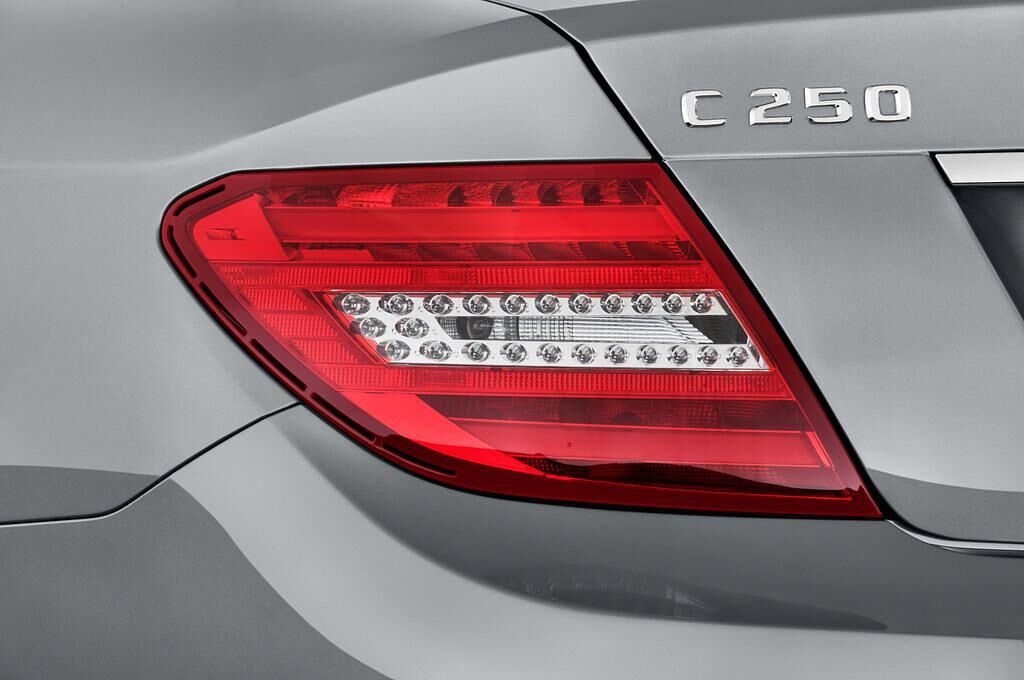 Mercedes C-Class (Baujahr 2011) - 2 Türen Rücklicht