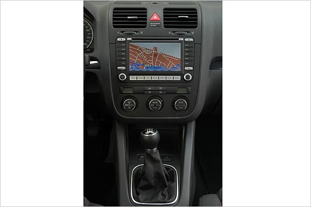 Aufpreispflichtig: Das Navisystem mit Bildschirm kostet 2.665 Euro