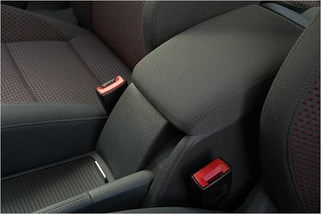 Serie: Armlehne zwischen den Vordersitzen