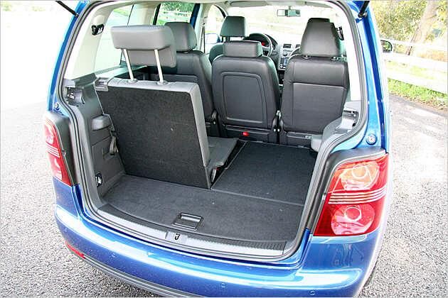 Die Sitze der dritten Reihe lassen sich einzeln zusammenfalten