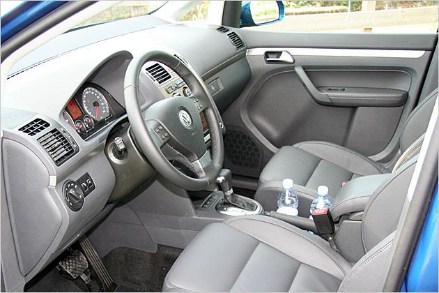 Ablagemöglichkeiten finden sich im Touran in großer Zahl