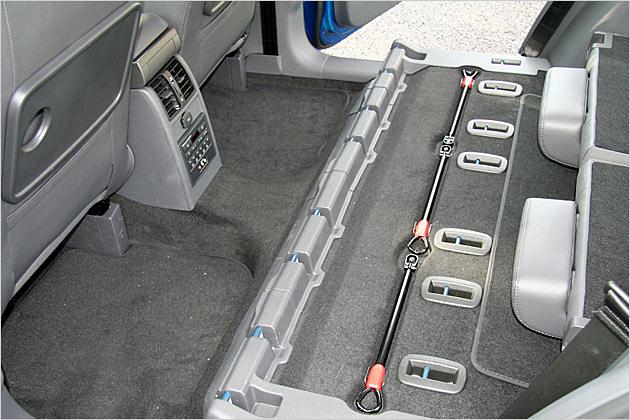 Hässlich und unpraktisch: Nach Sitzausbau bleibt diese unebene Stelle auf der Ladefläche