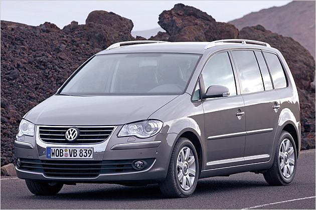 Beim Touran 2007 gibt es den neuen Chromgrill, der unter anderem vom Passat bekannt ist