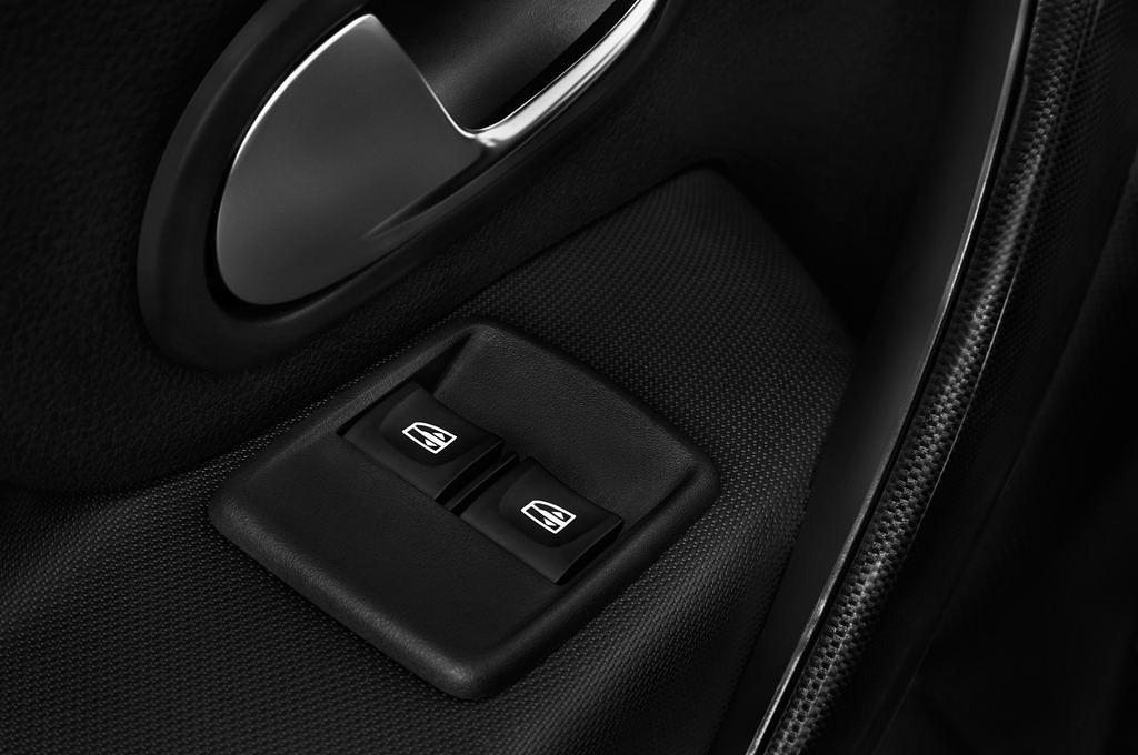 Dacia Logan MCV (Baujahr 2017) Laureate 5 Türen Bedienungselemente Tür