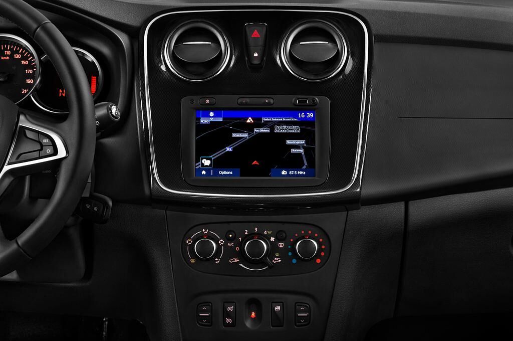 Dacia Logan MCV (Baujahr 2017) Laureate 5 Türen Mittelkonsole