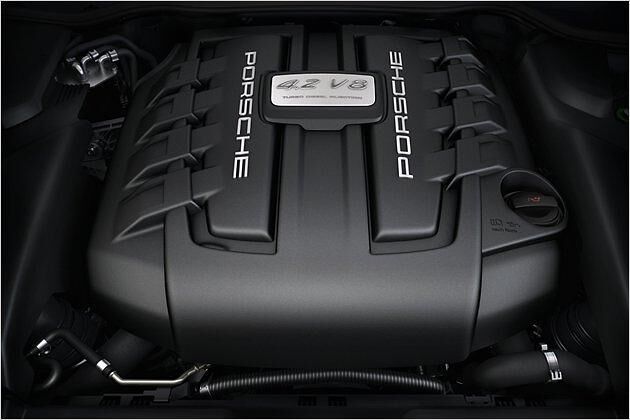 Unter der Haube arbeitet ein 4,2-Liter-V8 mit 382 PS