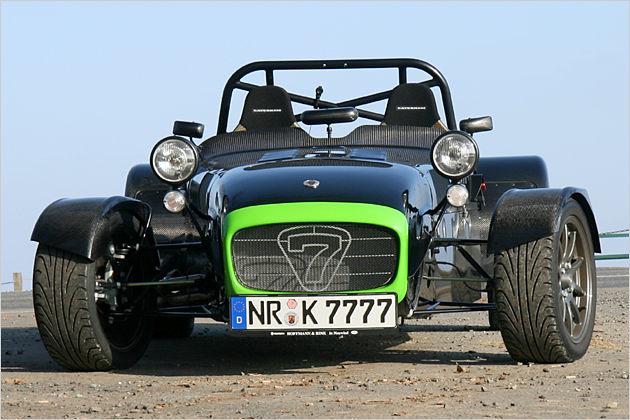 Nur der Überrollbügel überragt die Sitze des Caterham CSR 260 Superlight