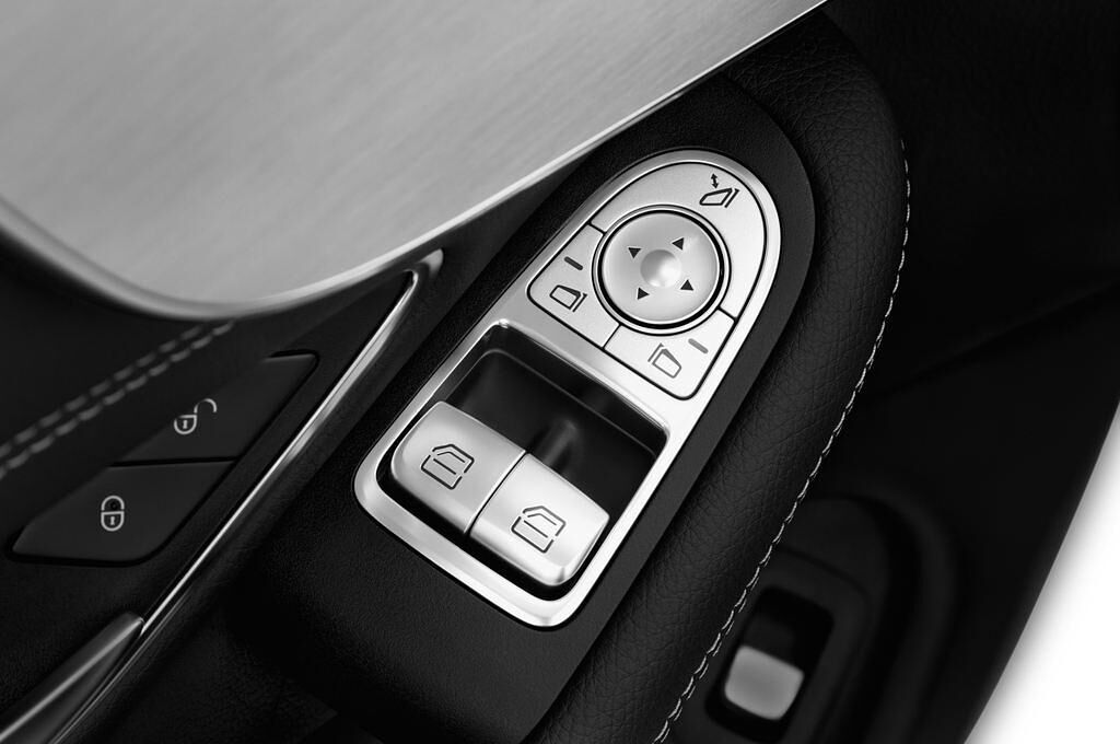 Mercedes C-Class (Baujahr 2017) AMG Line 2 Türen Bedienungselemente Tür