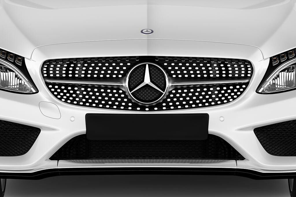Mercedes C-Class (Baujahr 2017) AMG Line 2 Türen Kühlergrill und Scheinwerfer