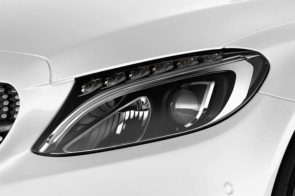 Mercedes C-Class (Baujahr 2017) AMG Line 2 Türen Scheinwerfer