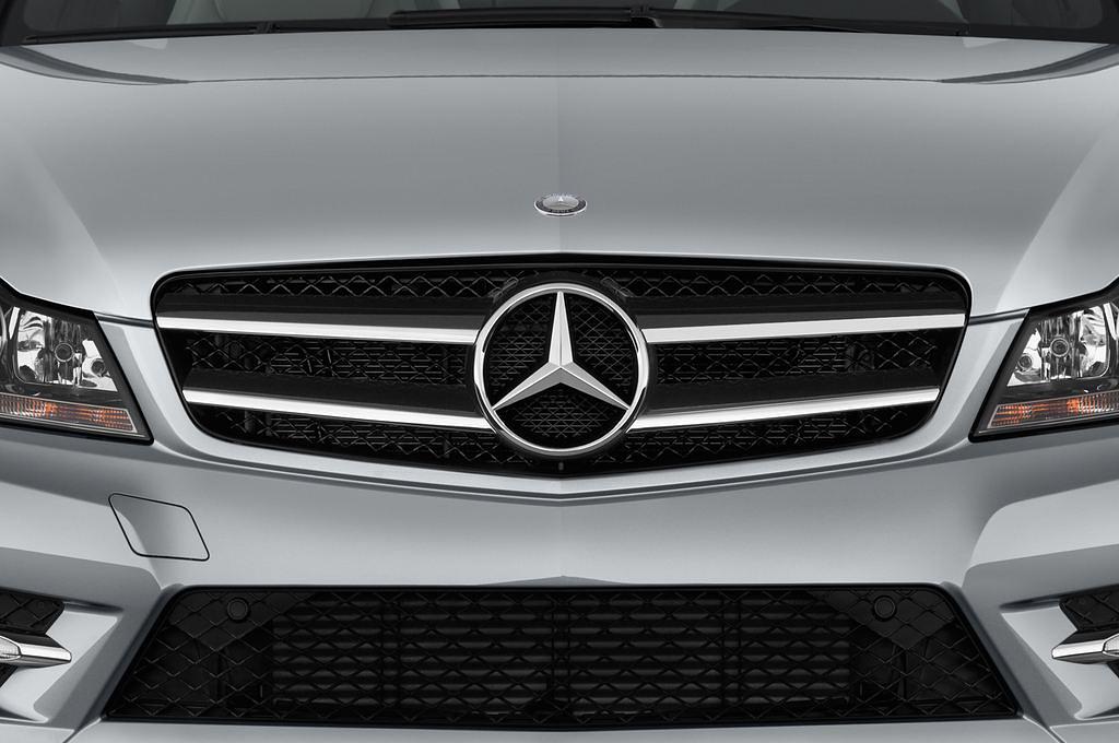 Mercedes C-Class (Baujahr 2014) - 2 Türen Kühlergrill und Scheinwerfer
