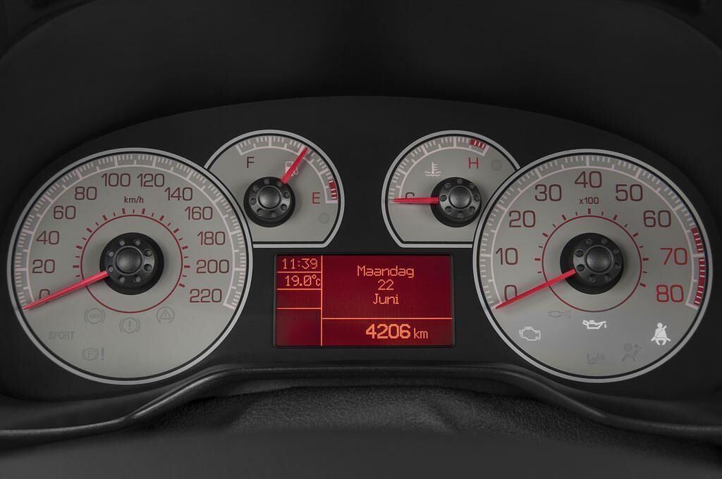 FIAT Punto (Baujahr 2009) - 3 Türen Tacho und Fahrerinstrumente