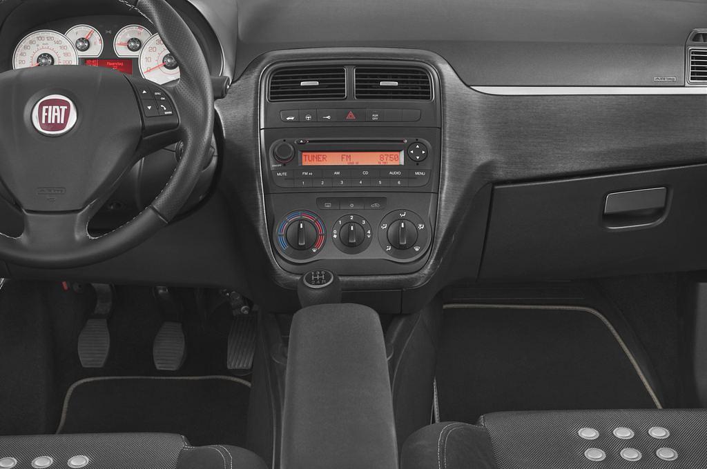 FIAT Punto (Baujahr 2009) - 3 Türen Mittelkonsole