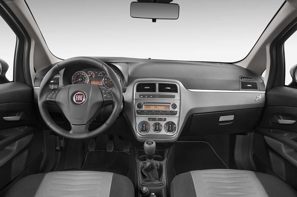 FIAT Punto (Baujahr 2009) - 5 Türen Cockpit und Innenraum