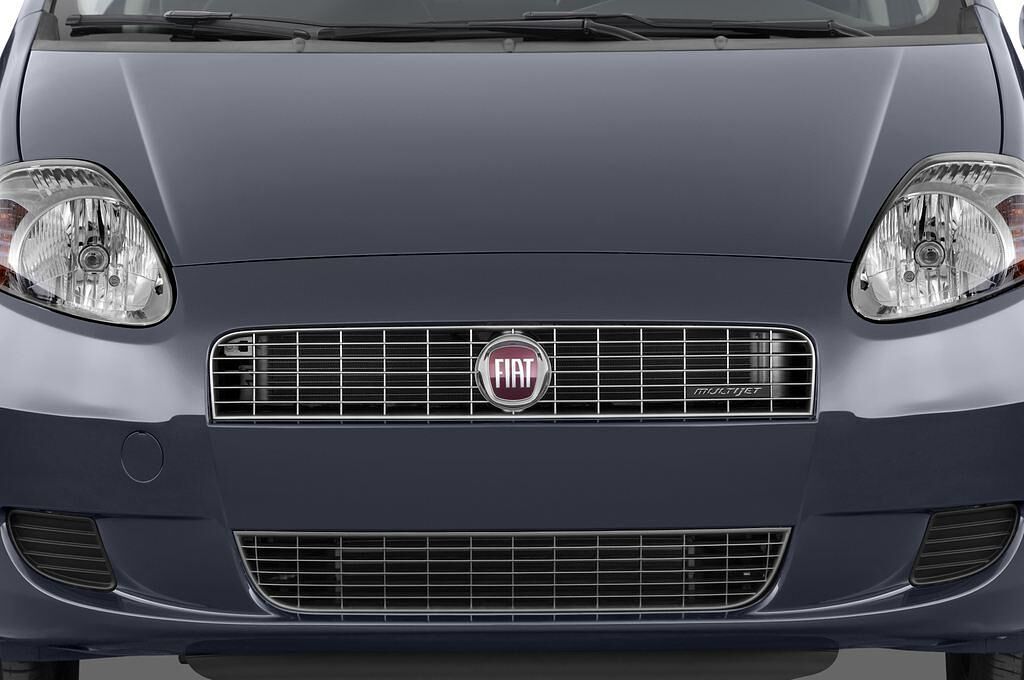 FIAT Punto (Baujahr 2009) - 5 Türen Kühlergrill und Scheinwerfer