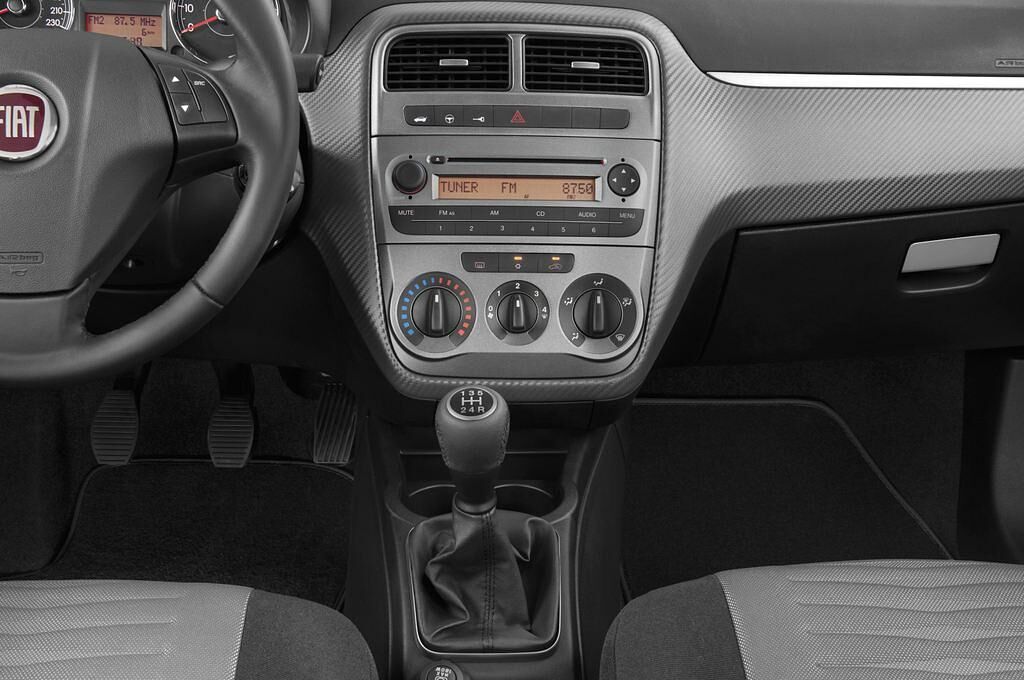 FIAT Punto (Baujahr 2009) - 5 Türen Mittelkonsole