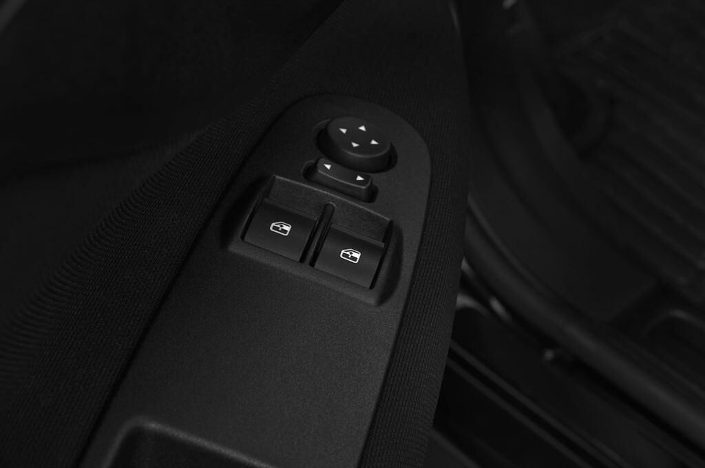 FIAT Punto (Baujahr 2014) Pop 5 Türen Bedienungselemente Tür