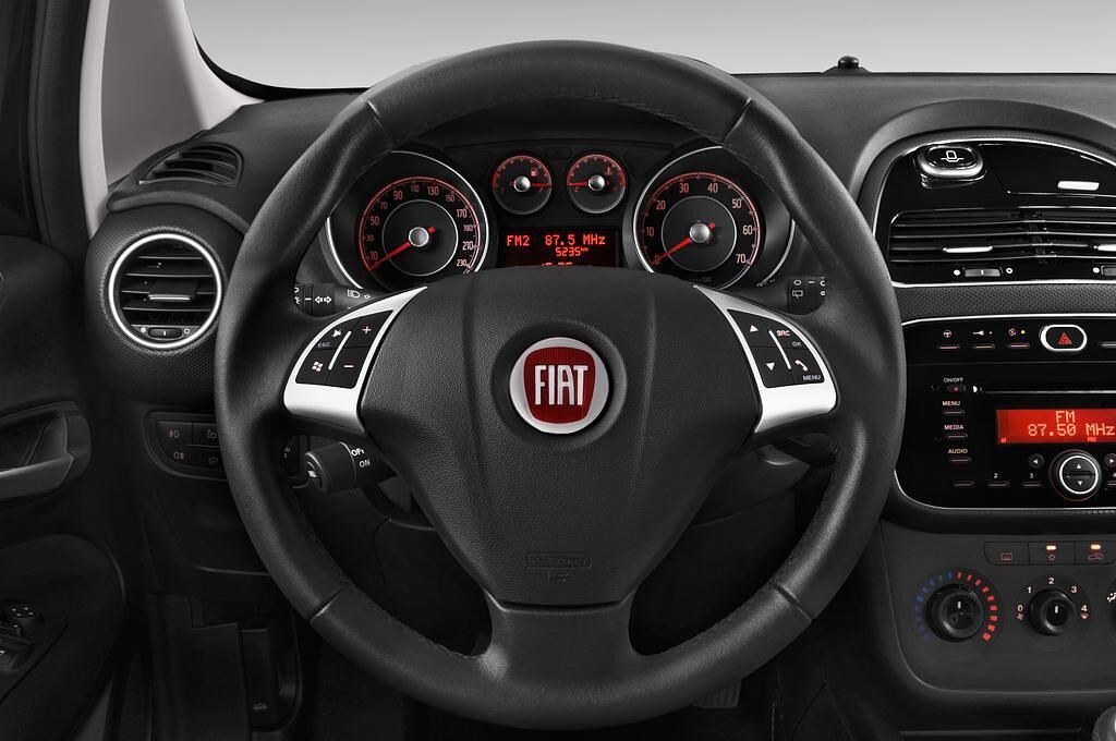 FIAT Punto (Baujahr 2014) Pop 5 Türen Lenkrad