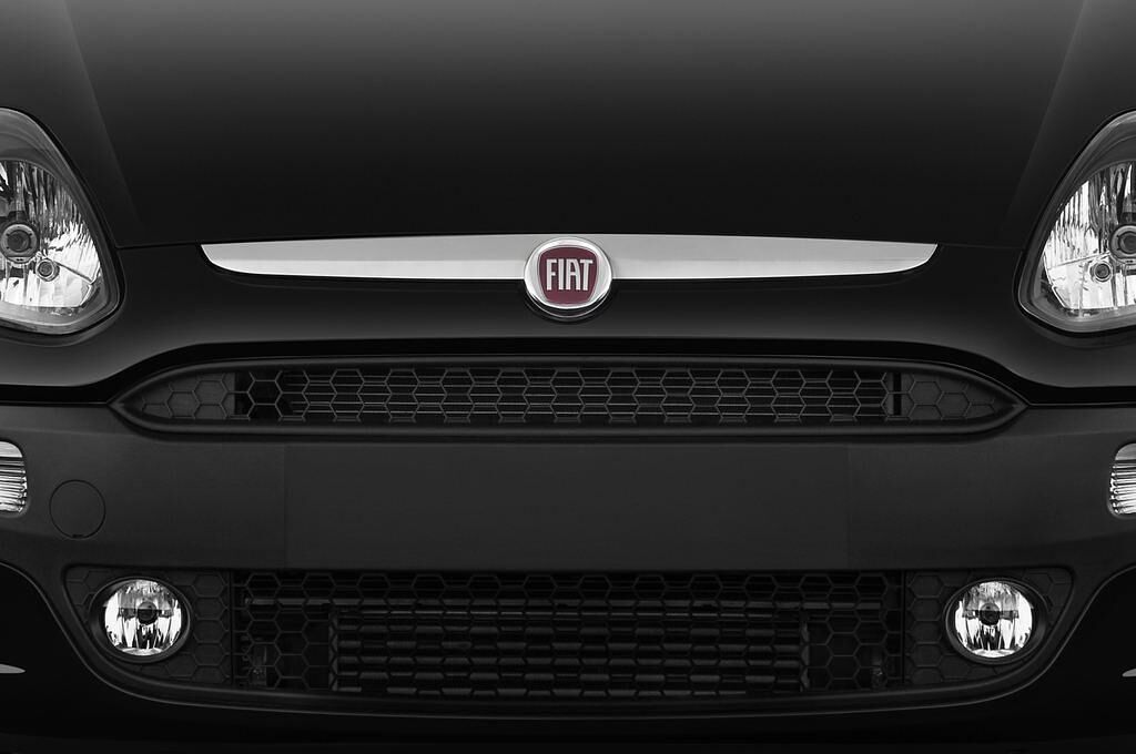 FIAT Punto Evo (Baujahr 2011) Dynamic 3 Türen Kühlergrill und Scheinwerfer
