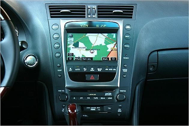 Großes Navigationssystem mit Touchscreen