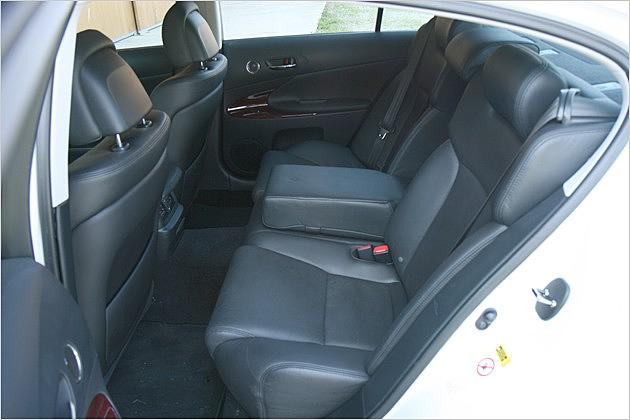 Der Fond bietet viel Kopf- und Beinfreiheit