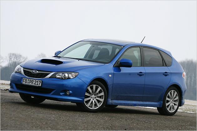 Auffälliges Merkmal des Diesel-Modells ist die Lufthutze in der Motorhaube