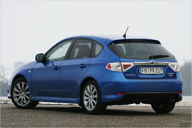 Markante Klarglas-Rückleuchten am Impreza-Heck