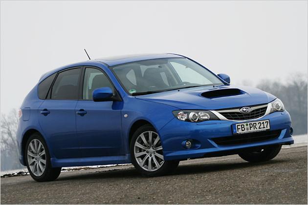 Positiv sind die großen Außenspiegel am Impreza