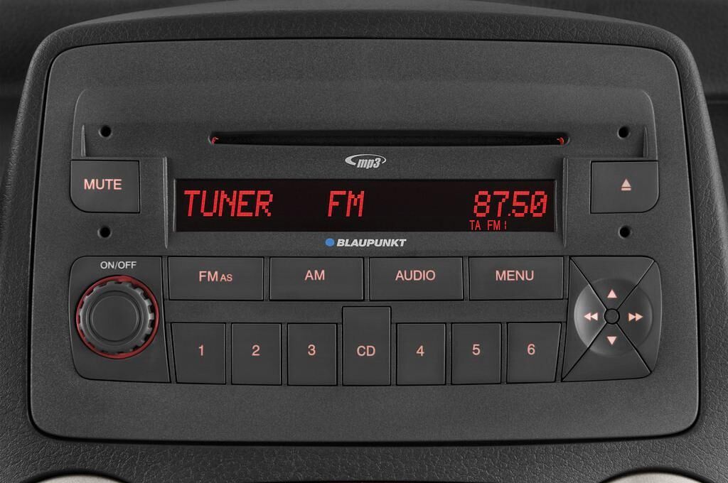 FIAT Panda (Baujahr 2010) Cross 5 Türen Radio und Infotainmentsystem