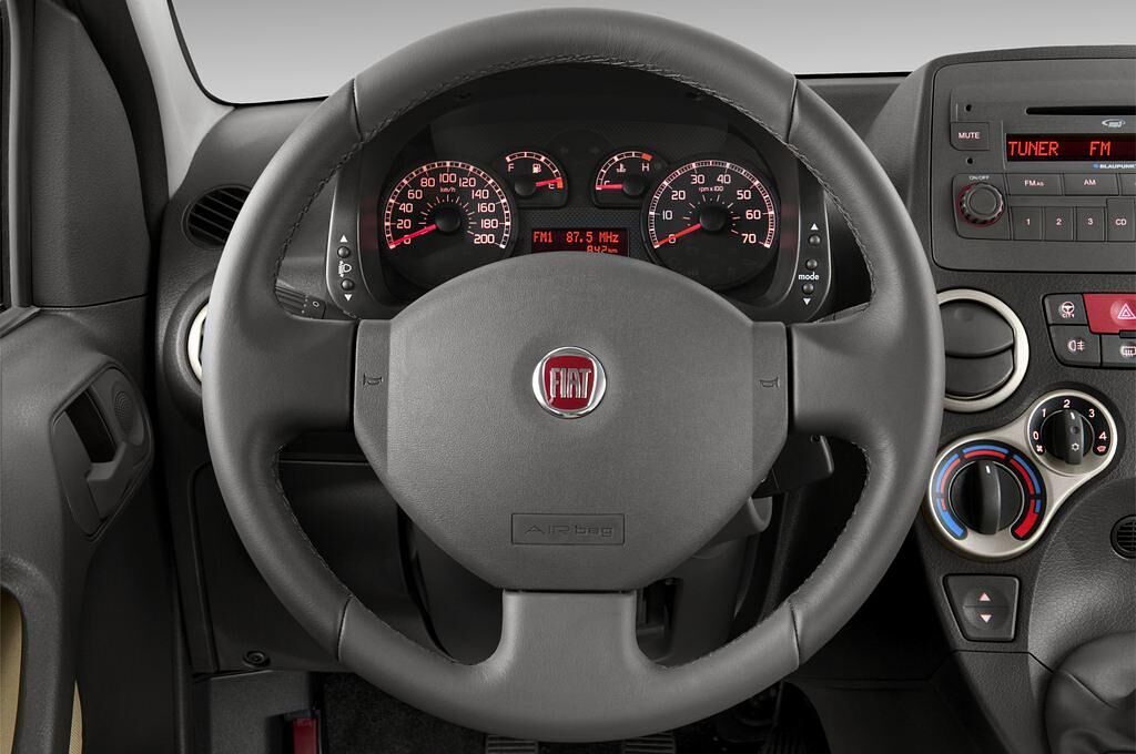 FIAT Panda (Baujahr 2010) Cross 5 Türen Lenkrad