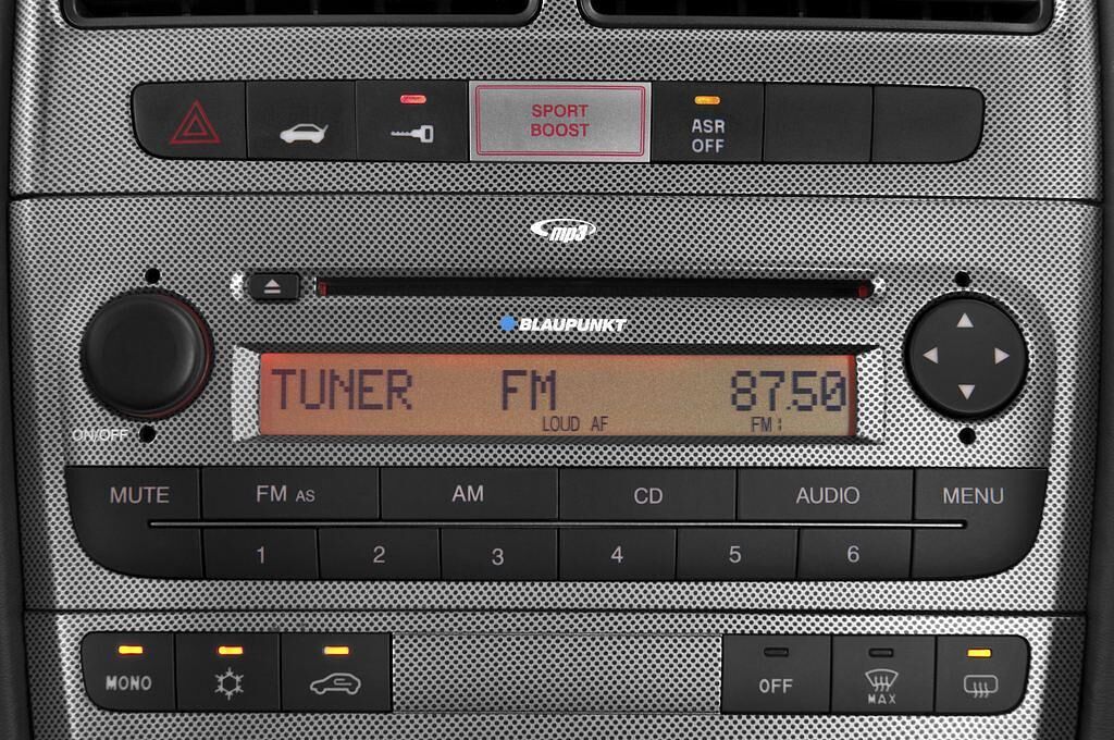 FIAT Punto (Baujahr 2009) Abarth 3 Türen Radio und Infotainmentsystem