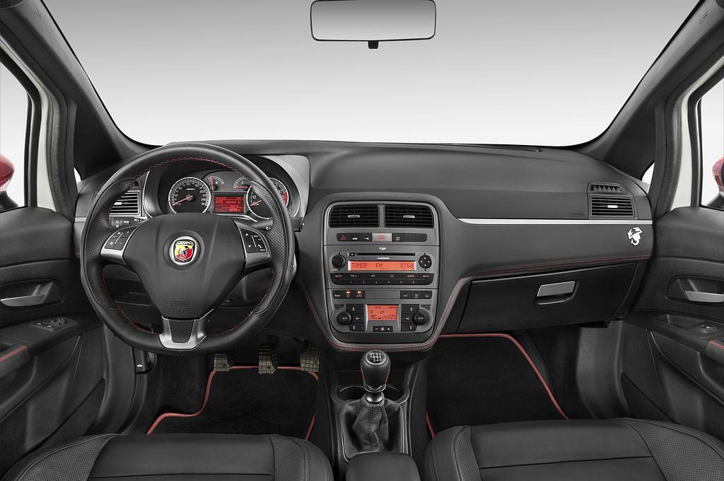 FIAT Punto (Baujahr 2009) Abarth 3 Türen Cockpit und Innenraum