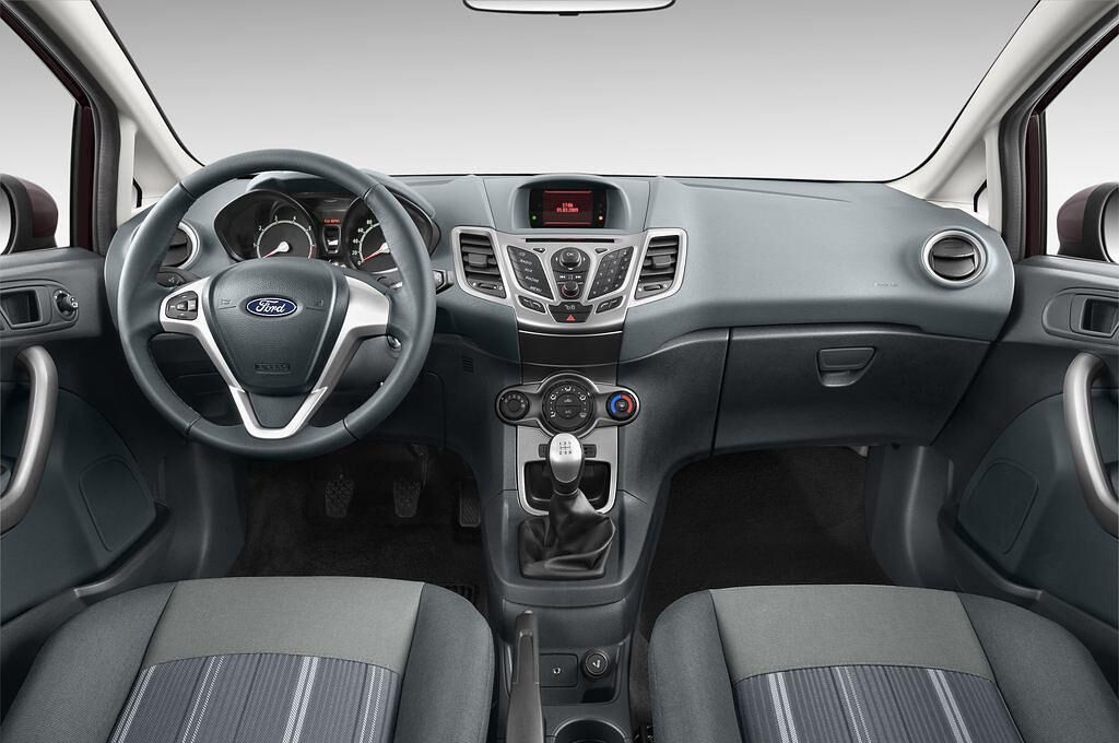 Ford Fiesta (Baujahr 2010) Titanium 5 Türen Cockpit und Innenraum