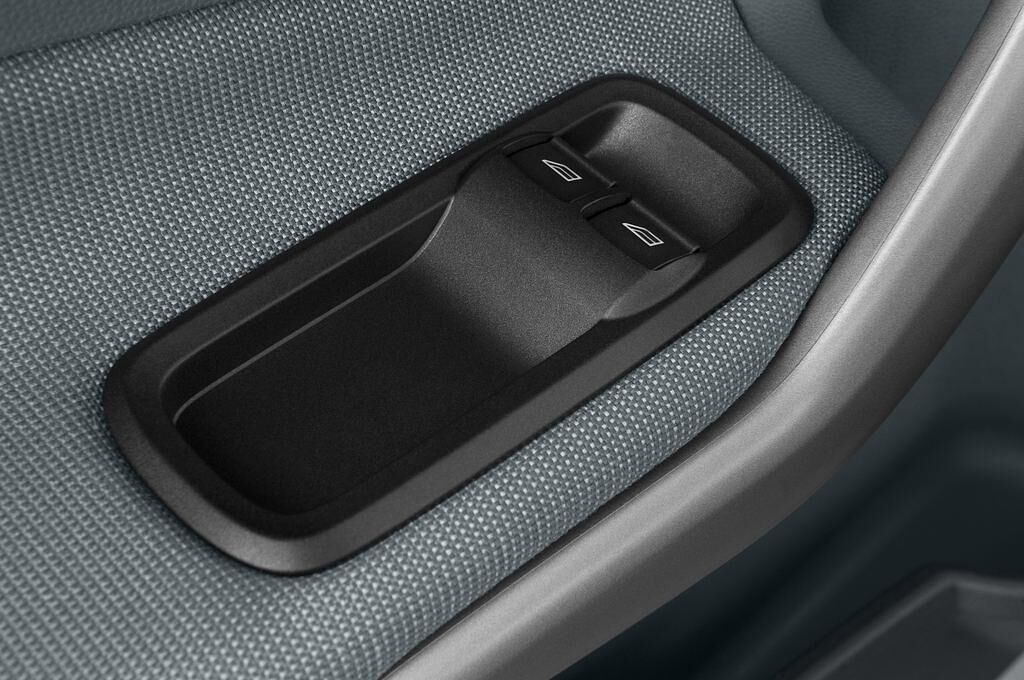 Ford Fiesta (Baujahr 2010) Titanium 5 Türen Bedienungselemente Tür