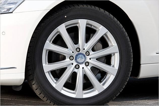 17-Zoll-Räder sind ab Werk montiert