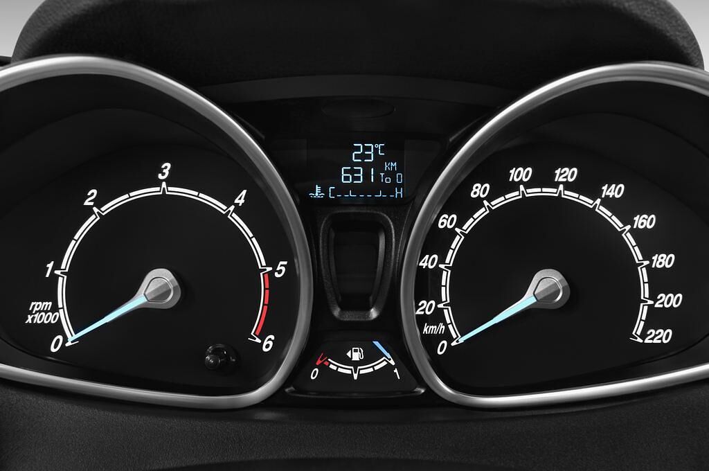 Ford Fiesta (Baujahr 2013) Titanium 5 Türen Tacho und Fahrerinstrumente