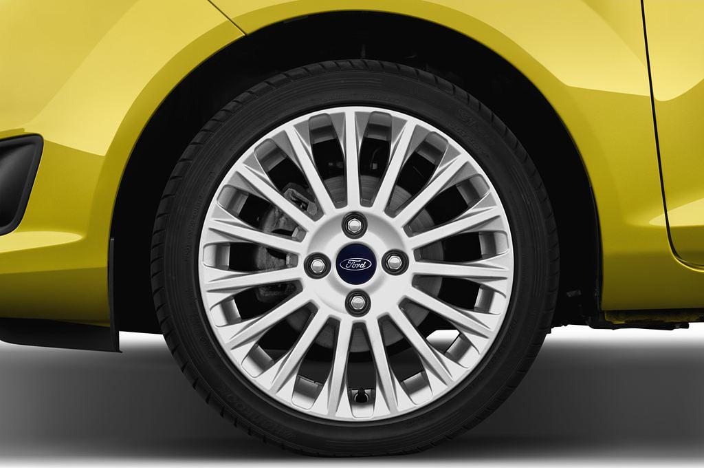 Ford Fiesta (Baujahr 2013) Titanium 5 Türen Reifen und Felge