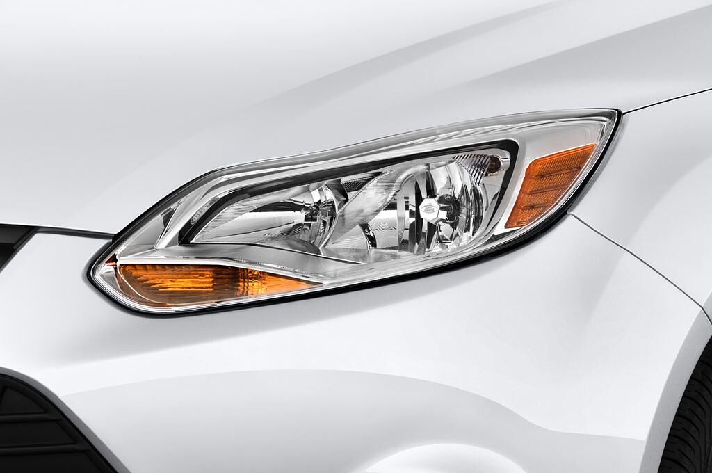 Ford Focus (Baujahr 2011) Trend 4 Türen Scheinwerfer